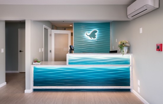 Welcome To Mariposa Inn & Suites - Reception Desk